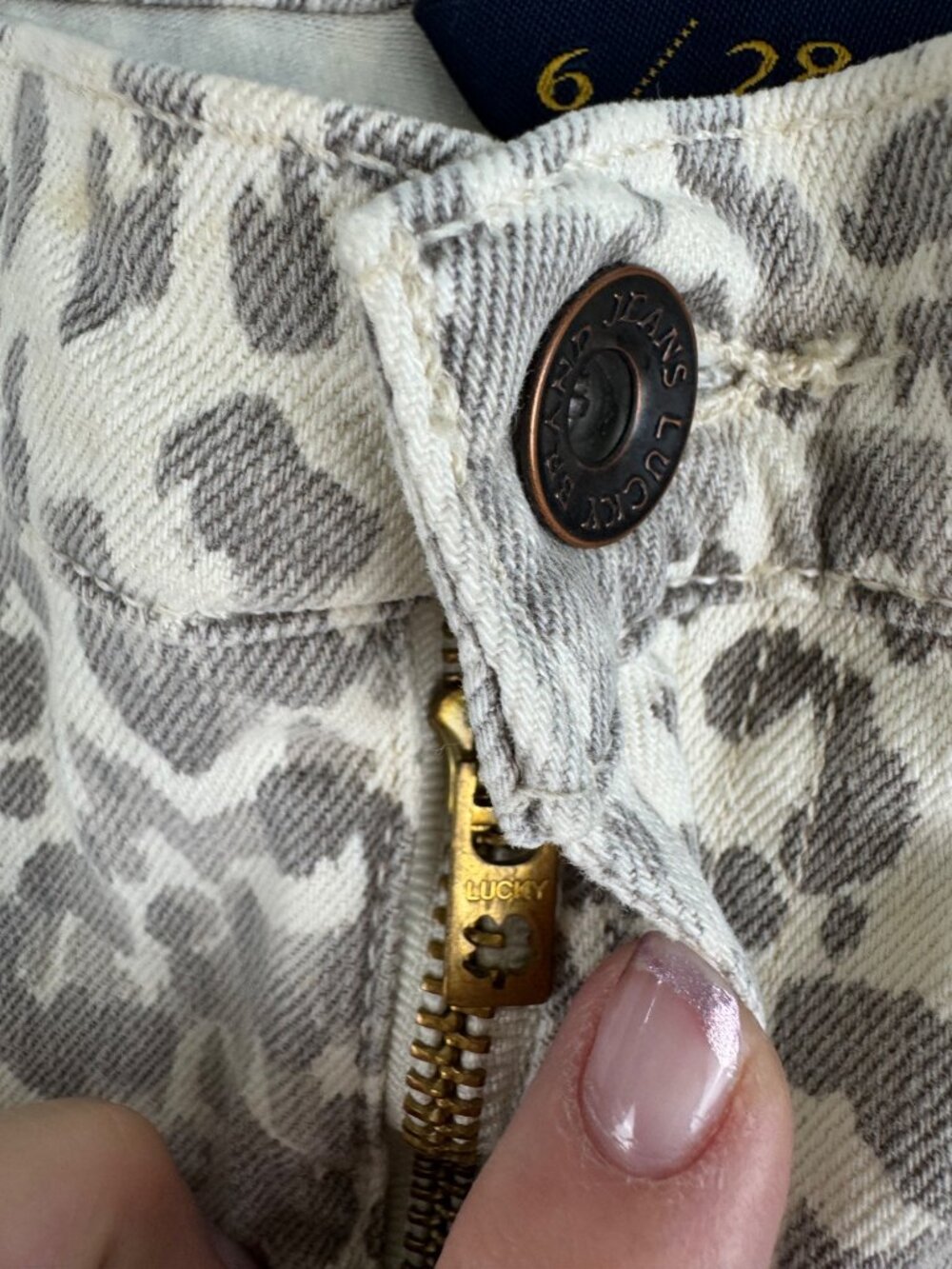 Lucky Brand Riley Animal Print Denim Shorts 6/28 Spring Cheetah Beach Travel - Picture 10 of 16